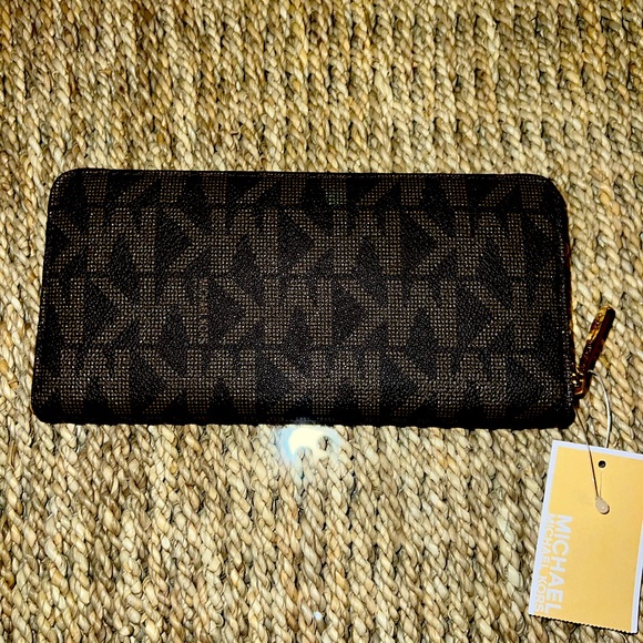 Michael Kors Wallet - Picture 2 of 3